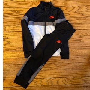 Boys Nike sweatsuit